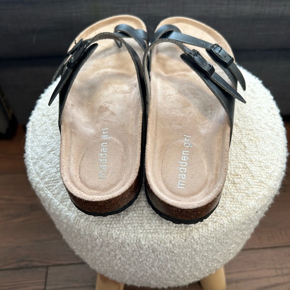 Madden Girl Black  Bryceee Footbed Sandals, Toe Ring Design Size 7 - Picture 3 of 5